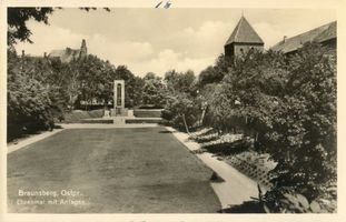 Braunsberg Kr. Braunsberg, Kreis Braunsberg Braunsberg, Ostpr., Hermann-v.-Salza-Schule u. Kriegerdenkmal IV Браунсберг, Вост. Пр., школа Германа фон Зальцы и памятник воинам, IV
