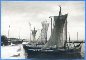 Nidden, Kreis Memel Nidden, Kurenkähne im Hafen XII Nidden, Kurenkähne im Hafen und am Haffstrand
