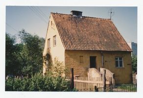 Metgethen, Ort und Bahnstation, Stadtkreis Königsberg Birkenweg 15 Metgethen, Birkenweg 15, Haus von Gustav Klauß1992, II Metgethen, Häuser früher und heute