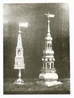 Tilsit, Stadt, Stadtkreis Tilsit Tilsit, Kirchengerät, rechts Turm der Deutschen Kirche, links jüdisches Gerät Тильзит, церковная утварь, справа башня Немецкой церкви, слева еврейская утварь