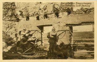  Ostpreußen, Östlicher Kriegsschauplatz - Eine Patrouille sucht Deckung Восточная Пруссия, Восточный театр военных действий — патруль ищет укрытие