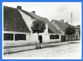 Angerburg Kr. Angerburg, Stadt, Kreis Angerburg Angerburg Kr. Angerburg, Bismarckstraße (2 von ursprünglich 4 Kattekasernen) 