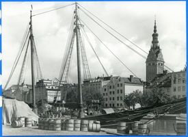 Elbing, Stadt, Stadtkreis Elbing Elbing, Hafenbild mit Blick zur Stadt (rechts Nikolaikirche) Эльбинг, вид порта с видом на город (справа церковь Св. Николая)