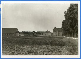 Angerburg Kr. Angerburg, Stadt, Kreis Angerburg Angerburg, Lötzener Straße, Kaserne (links) 