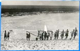 Rossitten Kr. Samland, Kreis Samland Rossitten Kr. Samland, Transport des Seglers auf die Startdüne II Rossitten Kr. Samland, Segelfliegerschule