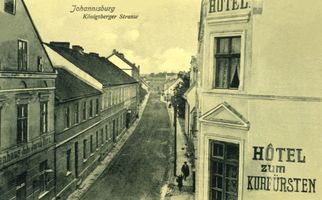 Johannisburg, Kreis Johannisburg Johannisburg, Königsberger Straße, Hotel Zum Kurfürsten Johannisburg (Kreis), nicht verortete Bildmotive