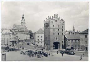 Allenstein, Stadtkreis Allenstein Allenstein, Hohes Tor im Hintergrund das neue Rathaus IX Allenstein, Neues Rathaus