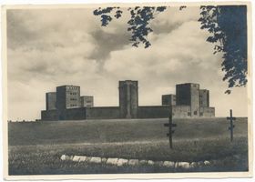 Hohenstein Kr. Osterode, Stadt, Kreis Osterode Hohenstein Kr. Osterode, Reichsehrenmal Tannenberg mit Russengräbern II Хоэнштайн, Остеродский уезд, имперский памятник павшим Танненберг с русскими могилами, II
