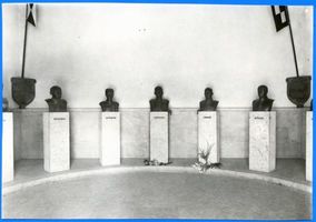 Hohenstein Kr. Osterode, Stadt, Kreis Osterode Hohenstein i. Ostpr., Reichsehrenmal Tannenberg, Büsten der Heerführer Hohenstein, Tannenberg-Nationaldenkmal