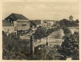 Lötzen, Stadt, Kreis Lötzen Lötzen, Markt mit Kirche und Kriegerdenkmal II 
