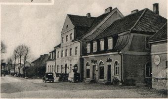 Schillfelde, Kreis Schloßberg Schillfelde, Ortsdurchfahrt mit Tankstelle 