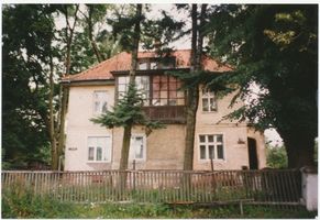 Metgethen, Ort und Bahnstation, Stadtkreis Königsberg Memeler Weg 22 Metgethen, Ortsteil Rieselfeld, Memeler Weg 22 II Metgethen, Häuser früher und heute