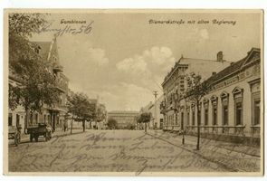 Gumbinnen, Stadt, Kreis Gumbinnen Bismarckstraße (fr. Tilsiter Straße) Gumbinnen, Bismarckstraße mit alten Regierung Gumbinnen, Regierung