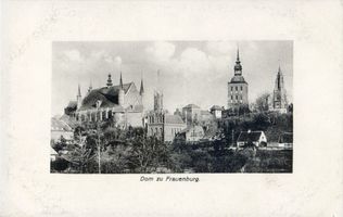Frauenburg, Kreis Braunsberg Frauenburg, Dom mit Glockenturm und Kopernikus-Denkmal V Frauenburg, Dom