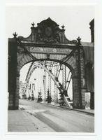 Tilsit, Stadt, Stadtkreis Tilsit Tilsit, Die geschmückte Luisen-Brücke, Südportal, Wiederanschluss des Memelgebietes Tilsit, Luisen-Brücke, Portale und Grenzkontrollstellen