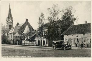 Groß Friedrichsdorf, Kreis Elchniederung Groß Friedrichsdorf, Dorfstraße mit Kirche I 