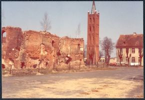 Mehlsack, Stadt, Kreis Braunsberg Mehlsack, Evangelische Kirche und Ruine Mehlsack, Markt