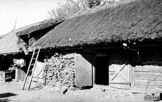 Bunhausen, Kreis Lyck Bunhausen, Wirtschaftsbauten in einem Bauernhof 