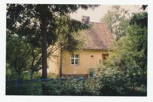 Metgethen, Ort und Bahnstation, Stadtkreis Königsberg Birkenweg 25 Metgethen, Birkenweg 25, Haus Pölk (linke Seite) Metgethen, Häuser früher und heute