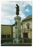 Memel, Stadt, Stadtkreis Memel Memel, Simon-Dach-Brunnen mit Ännchen von Tharau II Memel, Stadttheater und Simon-Dach-Brunnen