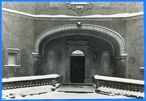 Goldenau, Kreis Lyck Goldenau, Schloß, Schloßportal im Winter 