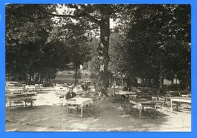 Lötzen, Stadt, Kreis Lötzen Lötzen, Blick vom Schützenplatz auf das Kriegerdenkmal am Karpfenteich 