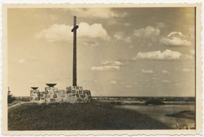 Sarken, Kreis Lyck Sarken, Ehrenmal auf der Bunelka-Höhe XI 