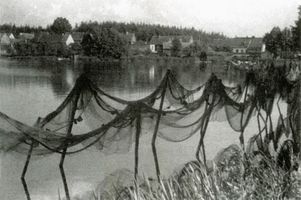 Johannisburg, Kreis Johannisburg Johannisburg, Fischernetze am Pissek Johannisburg (Kreis), nicht verortete Bildmotive