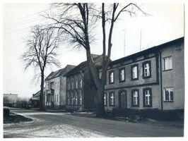 Liebemühl, Kreis Osterode Liebemühl, Straße mit Häusern aus der Vorkriegszeit 