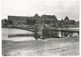 Marienburg, Westpr., Kreis Marienburg Marienburg i. Westpr., Die Marienburg mit Schiffbrücke V Marienburg, Schloß