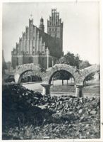 Guttstadt, Kreis Heilsberg Guttstadt, Blick über den zerstörten Markt auf den Dom II Ostpreußen, Zweiter Weltkrieg und das Ende