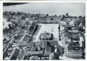 Neidenburg, Stadt, Kreis Neidenburg Gilgenburg, Markt und Kleiner Damerausee, Luftbild Neidenburg, Luftbilder