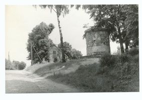 Grabnick Kr. Lyck, Ort, Kreis Lyck Grabnick Kr. Lyck, Dortstraße mit Kriegerdenkmal 