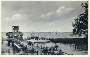 Angerburg Kr. Angerburg, Stadt, Kreis Angerburg Angerburg, Seesteg vor Waldhaus Jägerhöhe mit Regattaturm Ангербург, озёрный пирс перед лесным домом Йегерхёэ с регатной башней