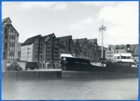 Königsberg (Pr.), Stadtkreis Königsberg Königsberg (Pr.), Lastadie, Speicher und Dampfer Königsberg, Pregel