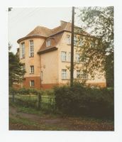 Metgethen, Ort und Bahnstation, Stadtkreis Königsberg Franz-Seldte-Weg 12 Metgethen, Franz-Seldte-Weg 12, Volksschule Metgethen, Häuser früher und heute