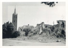 Mehlsack, Stadt, Kreis Braunsberg Mehlsack, Evangelische Kirche und Rathausruine Мельсак, евангелическая церковь и руины ратуши