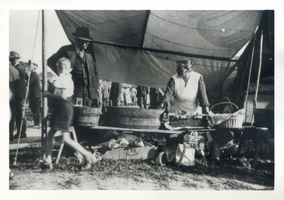 Wehlau, Kreis Wehlau Wehlau, Pferdemarkt, Aalstand II Велау, конный рынок, прилавок с угрями, II