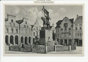 Heilsberg Kr. Heilsberg, Stadt, Kreis Heilsberg Heilsberg Kr. Heilsberg, Markt mit Husarendenkmal, II Heilsberg, Markt