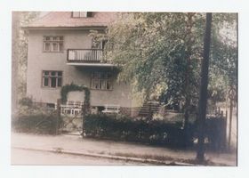 Metgethen, Ort und Bahnstation, Stadtkreis Königsberg Franz-Seldte-Weg 3 Metgethen, Franz-Seldte-Weg 3, Haus Eichert Metgethen, Häuser früher und heute