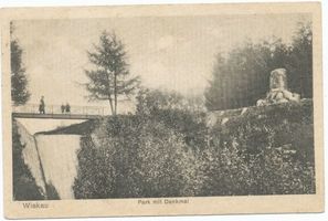 Wiekau, Kreis Samland Wiekau, Park mit Denkmal 