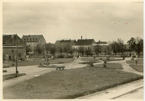 Lötzen, Stadt, Kreis Lötzen Lötzen, Angerburger Straße mit Parkanlagen und Blick auf den Markt 