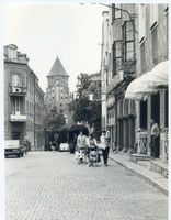 Allenstein, Stadtkreis Allenstein Marktplatz Allenstein, Blick vom Marktplatz durch die Schlossstraße zum Schloß II Allenstein, Schloß