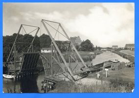 Lötzen, Stadt, Kreis Lötzen Lötzen, Alte Brücke und Schloß am Kanal Lötzen, Schloß
