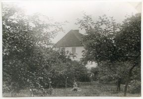 Eibenburg, Kreis Angerapp Dombrowken Kr. Angerapp, Pfarrhaus mit Garten 