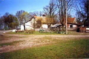 Trosienen, Kreis Bartenstein Trosienen (Trosin), Ansicht der Rückseite des ehemaligen Gutshauses und zugebauten Gartenteils 