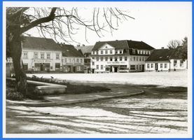 Tapiau, Kreis Wehlau Tapiau, Marktplatz mit Hotel Schwarzer Adler II Тапиау, рыночная площадь с отелем «Чёрный орёл», II