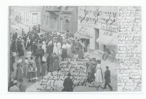 Tilsit, Stadt, Stadtkreis Tilsit Tilsit, Wasserstr. Ecke Goldschmiedestr., Reichsbankstelle, Ansturm der Sparer am 13. August 1901 II 