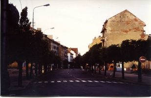 Tilsit, Stadt, Stadtkreis Tilsit Hohe Straße Tilsit (Советск), Ehemalige Hohe Straße von der Kreuzung Langgasse aus gesehen Tilsit, Hohe Str. zwischen Langgasse und Wasserstr., südlicher Teil (Nr. 57-71)