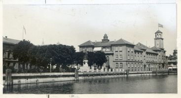 Memel, Stadt, Stadtkreis Memel Memel, Denkmalsplatz mit Börse und Rathaus III 